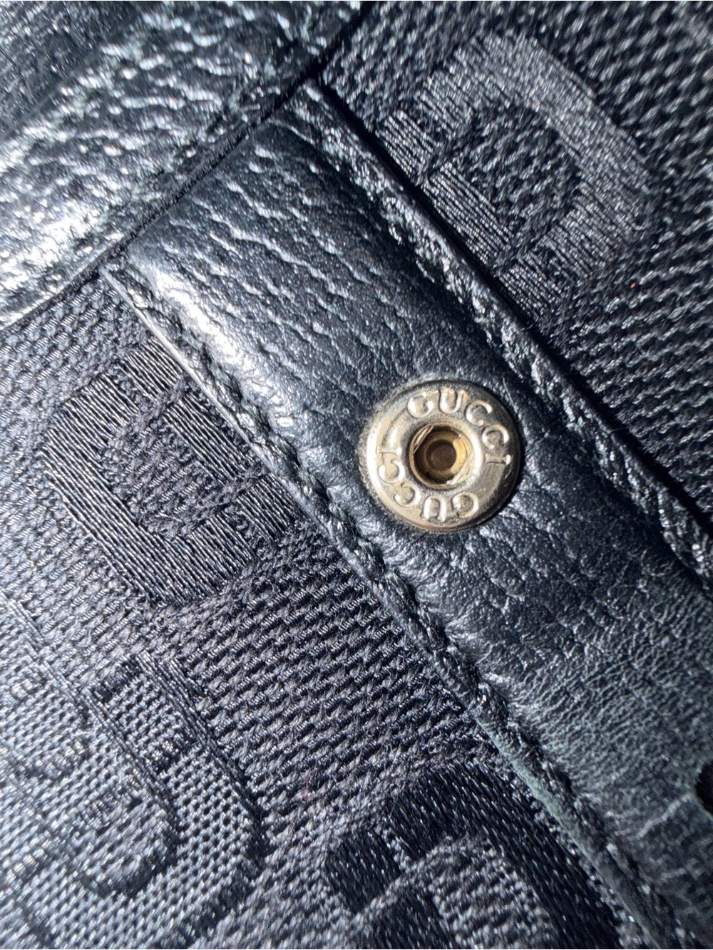 Authentic Gucci Black Signature wallet with Gold Snap. Free COA,insert,chain. - Picture 10 of 17